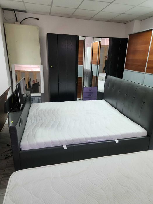 Vînd mobilă dormitoare bucătărie si multele altele