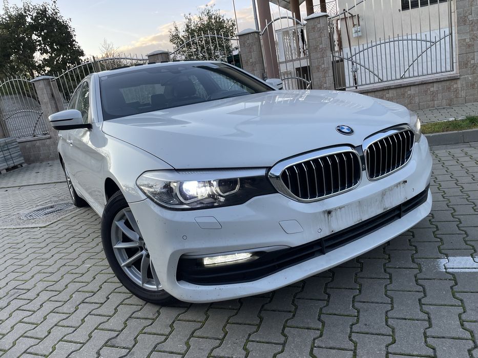 Bmw 520 g30-Led Trapa 190 cp - memori-360 camere - plafon negru -piele