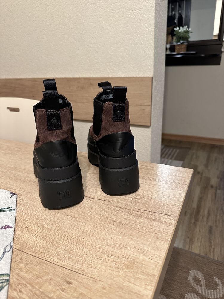 Ghete Ugg, culoarea maro