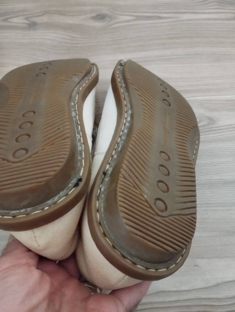Pantofi piele și textil pentru bărbați.