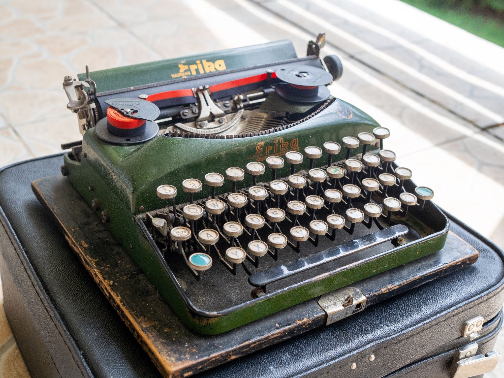 Mașină de scris Erika Model S (1930-1940), verde - tastatură QUERTZ