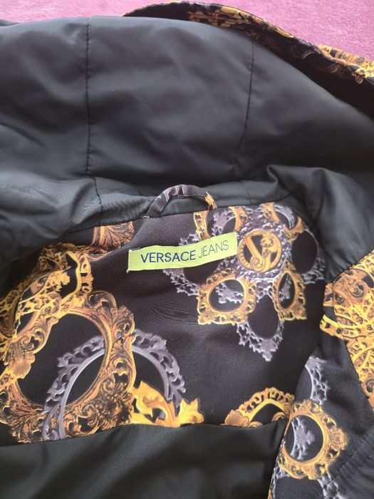 Vand jacheta de toamnă Versace