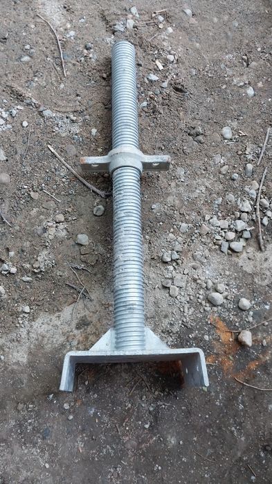 Домкрат регулируемый. Для лесов