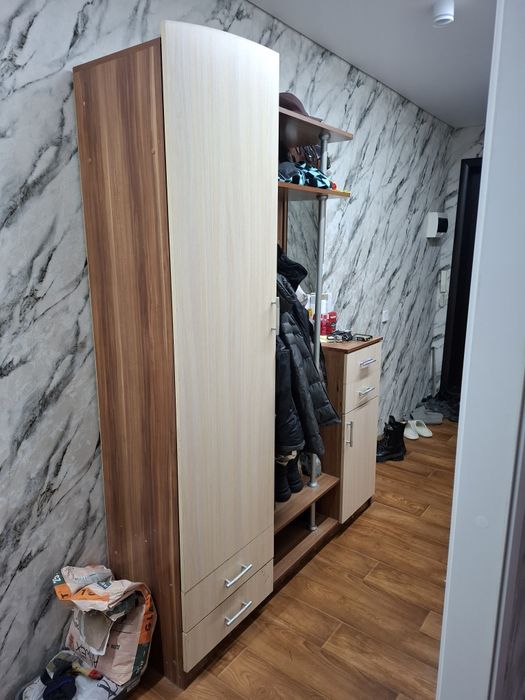 Продам прихожую .