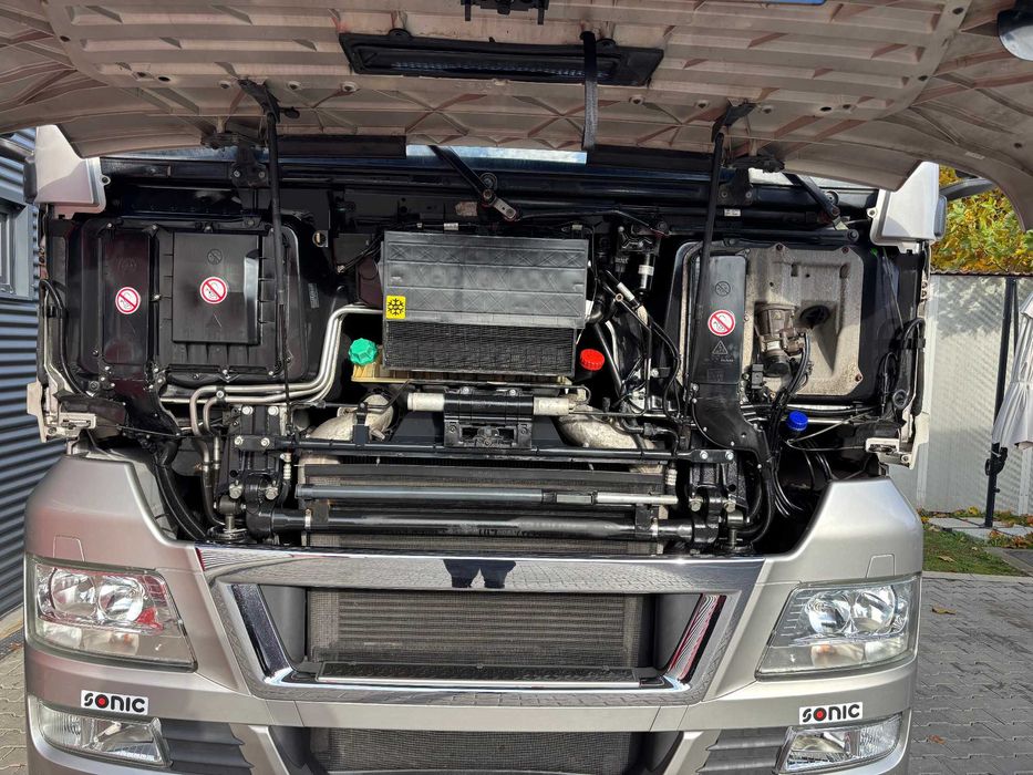 MAN 18680 V8    222000 km