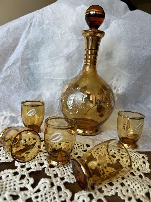 Сервиз Бохемия, ръчно рисуван с позлата, гарафа и 5 чашки