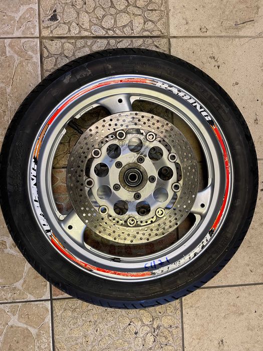 Dezmembrez Suzuki GSX 750 F din 1992