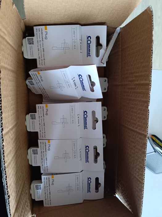 Плосък ъглов щепсел Commel