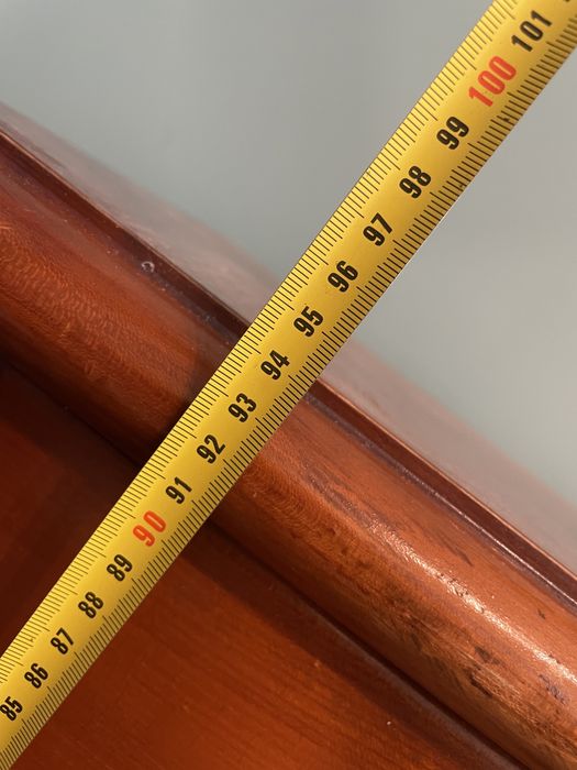 Разкошен дървен шкаф с инкрустация