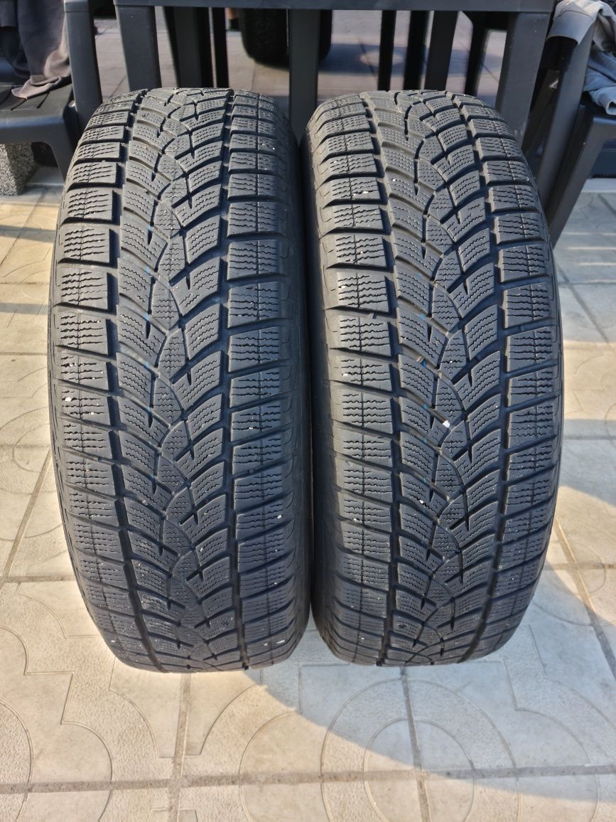 2бр. Зимни Гуми 215/65/17 99V  Goodyear
