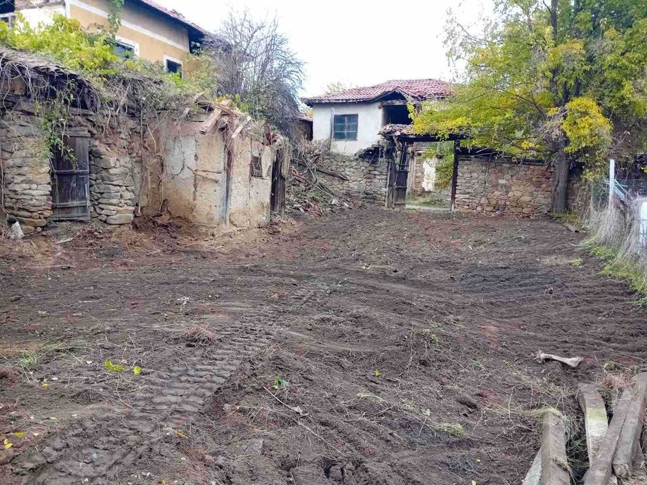 Продава се парцел в с. Крумово – ток, вода, регулация, от собственик.