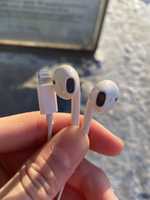 Apple EarPods lightning белый