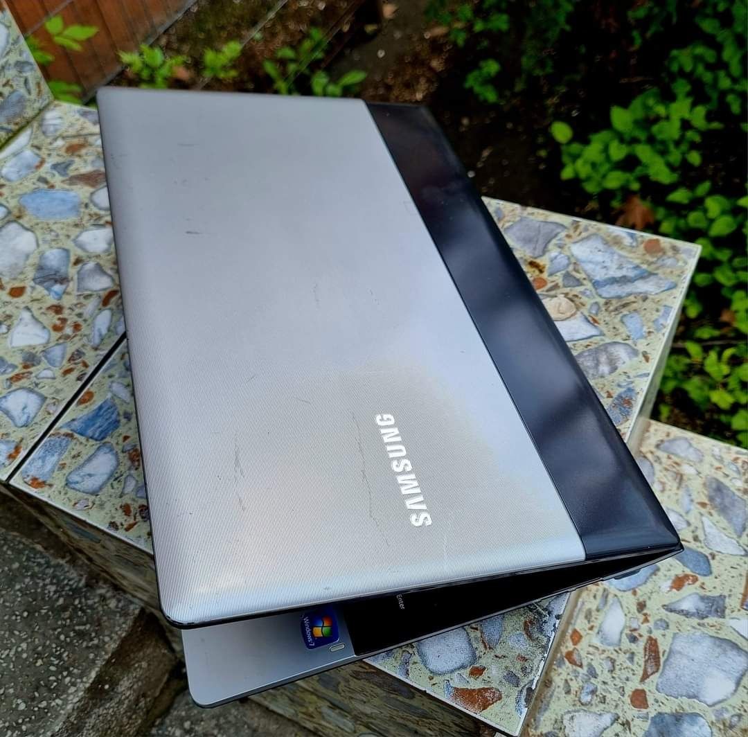 Laptop Samsung i3 cu 8gb ram la pret fix