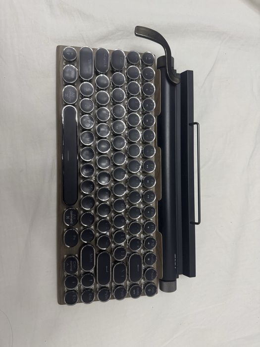 Механическая ретро клавиатура + RGB коврик