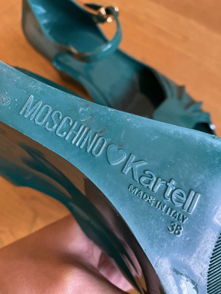 НОВИ Гумени Moschino сандали