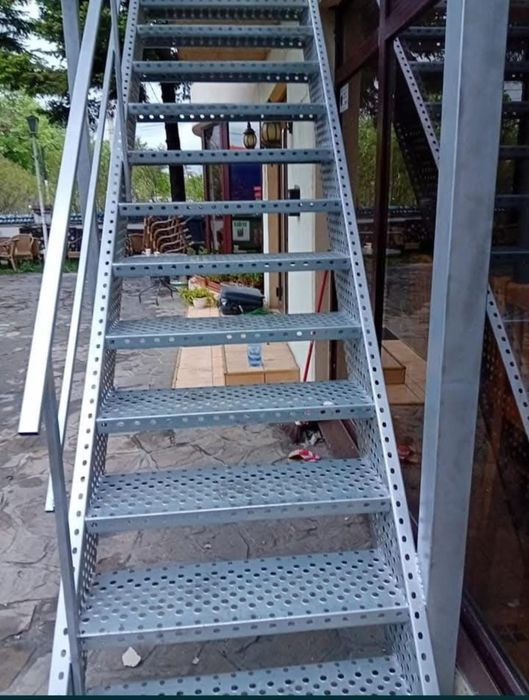 Facem scări zincate la comanda