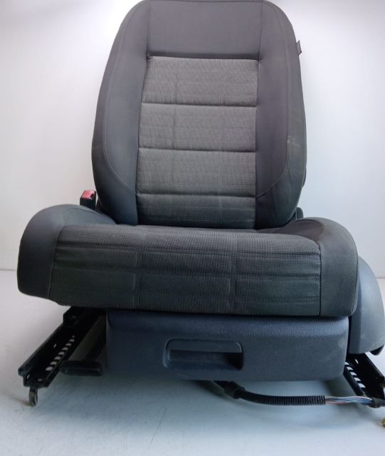 Scaun stanga fata 1K4881105GA Volkswagen VW Touran prima generatie (f