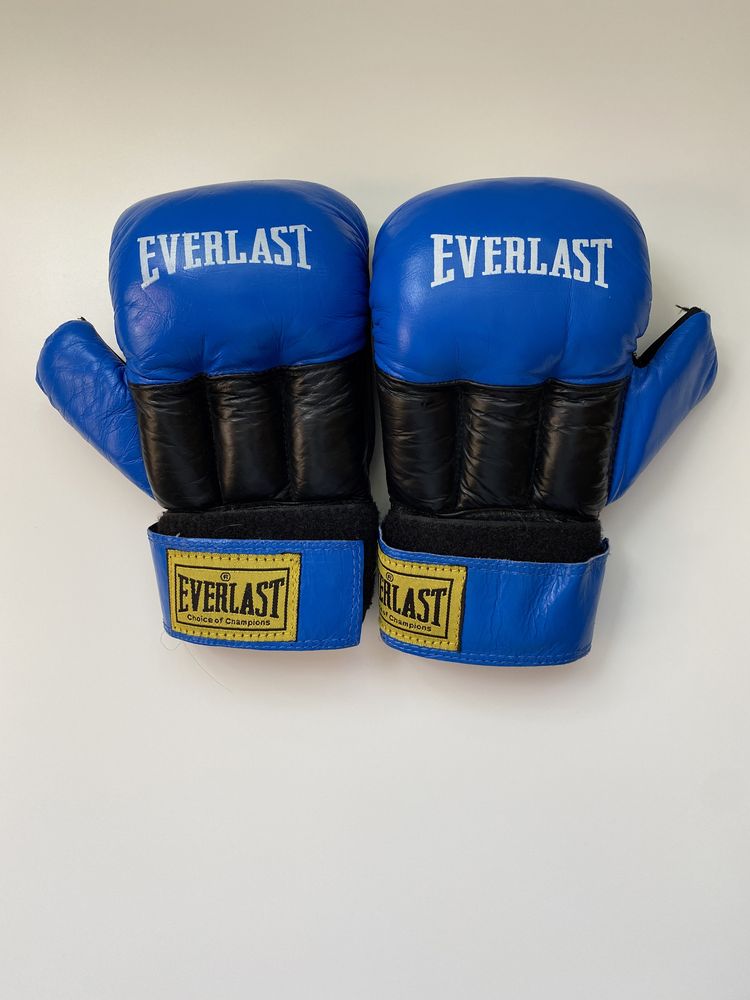Перчатки для рукопашного боя и смешанных единоборств MMA