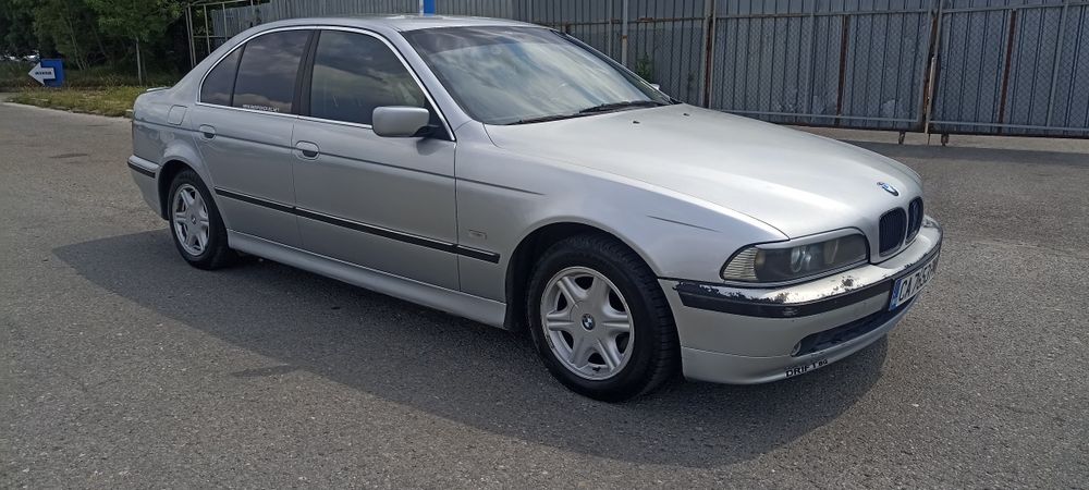 Продавам  BMW e39 520i