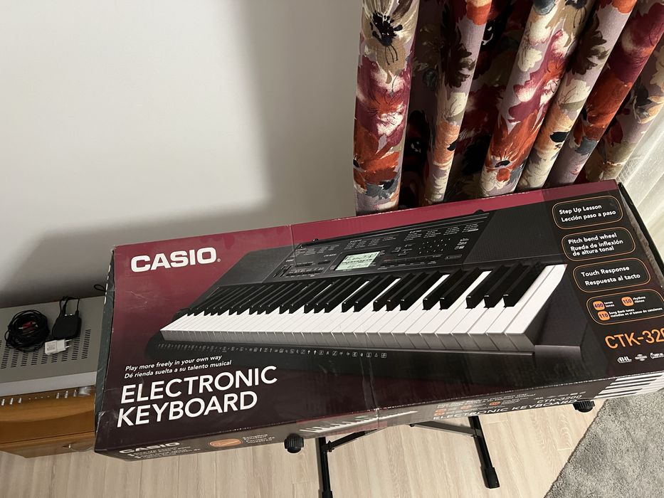 Orga CASIO CTK-3200 cu stativ si pedala