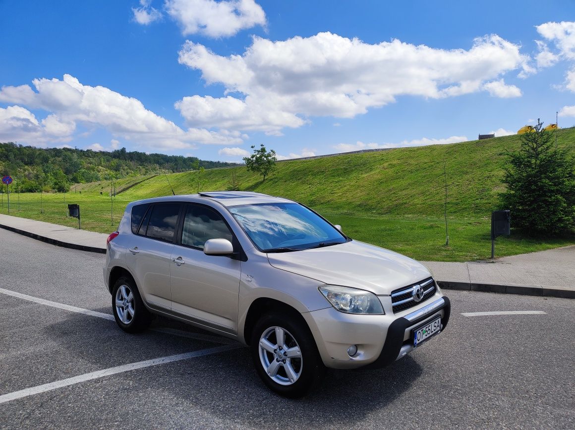 Toyota RAV4 luxury 4x4