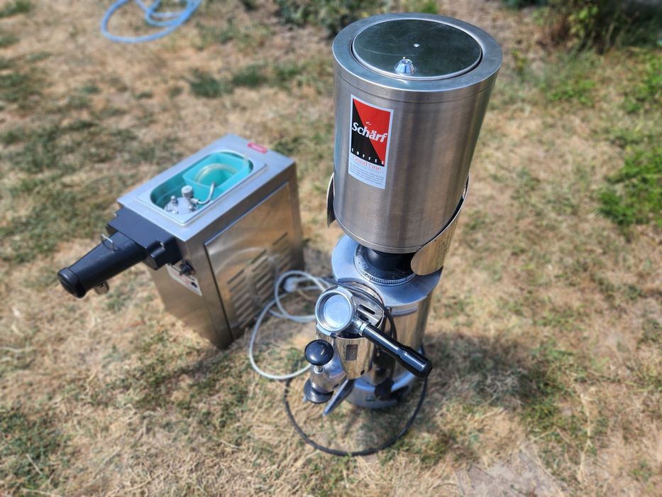 Rasnita cafea profesionala și masina de făcut frisca