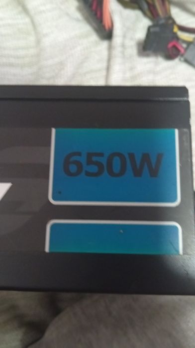 Vând sursă de 650w funcționează foarte bine