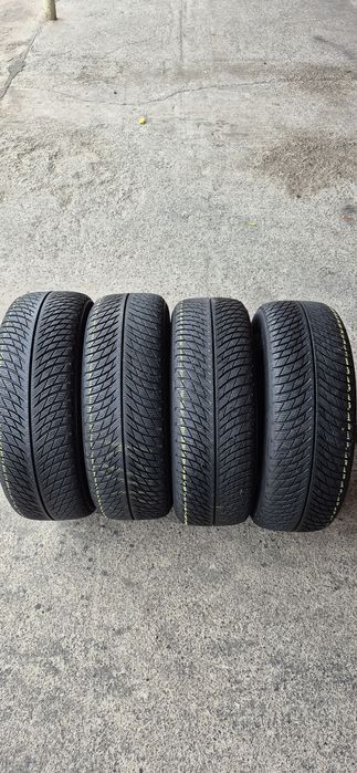 4 anvelope iarna Michelin 235/60/17,dot 2019.Pretul este pe bucata.