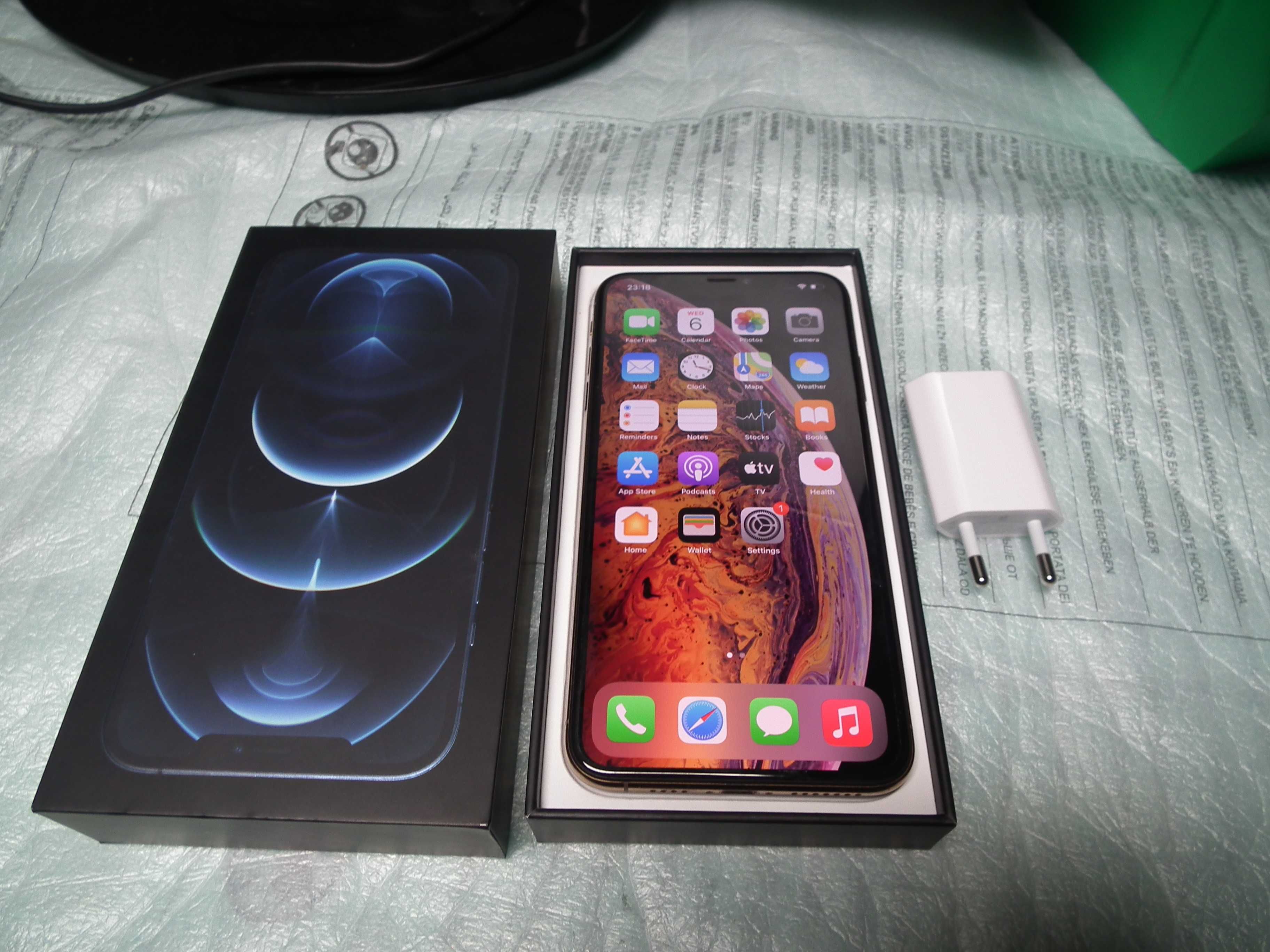 Apple IPhone XS Max - 256gb Gold UNLOCKED Boxed