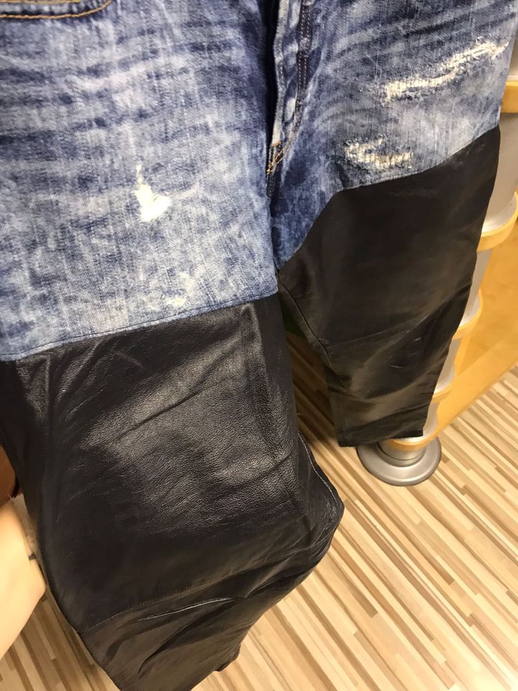 Pantaloni Levi’s blugi cu piele naturala