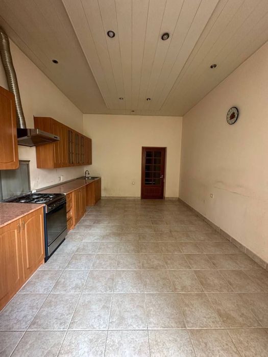 Продается квартира 4/4/4