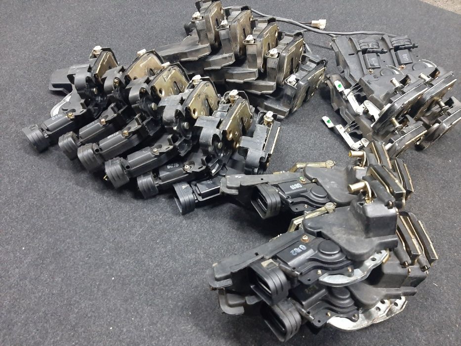 Продам Замок двери Toyota Camry 20 / Gracia / Mark II