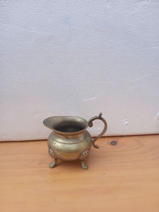 Vas vechi pentru zahar , dulceața din bronz model deosebit