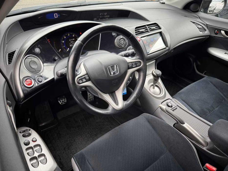 Honda Civic automata robotizata navigatie touchscreen