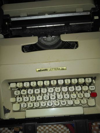 Vand masina de scris italiana