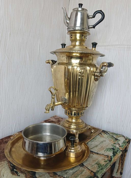 Самовар в полном комплекте 1900 года.