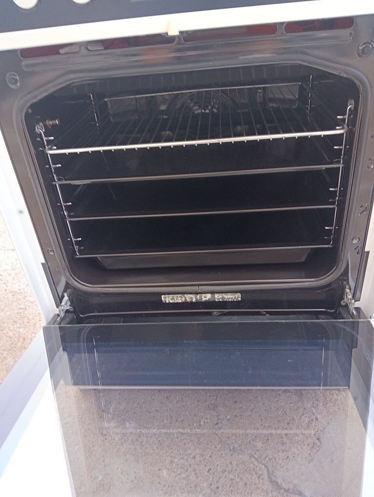 Свободно стояща печка с керамичен плот Gorenje 2 години гаранция!