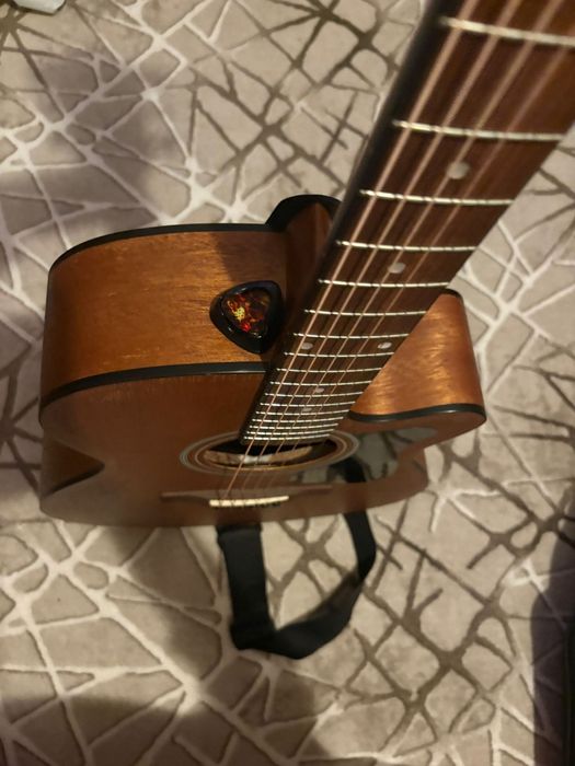 Chitara electro- acustica ibanez
