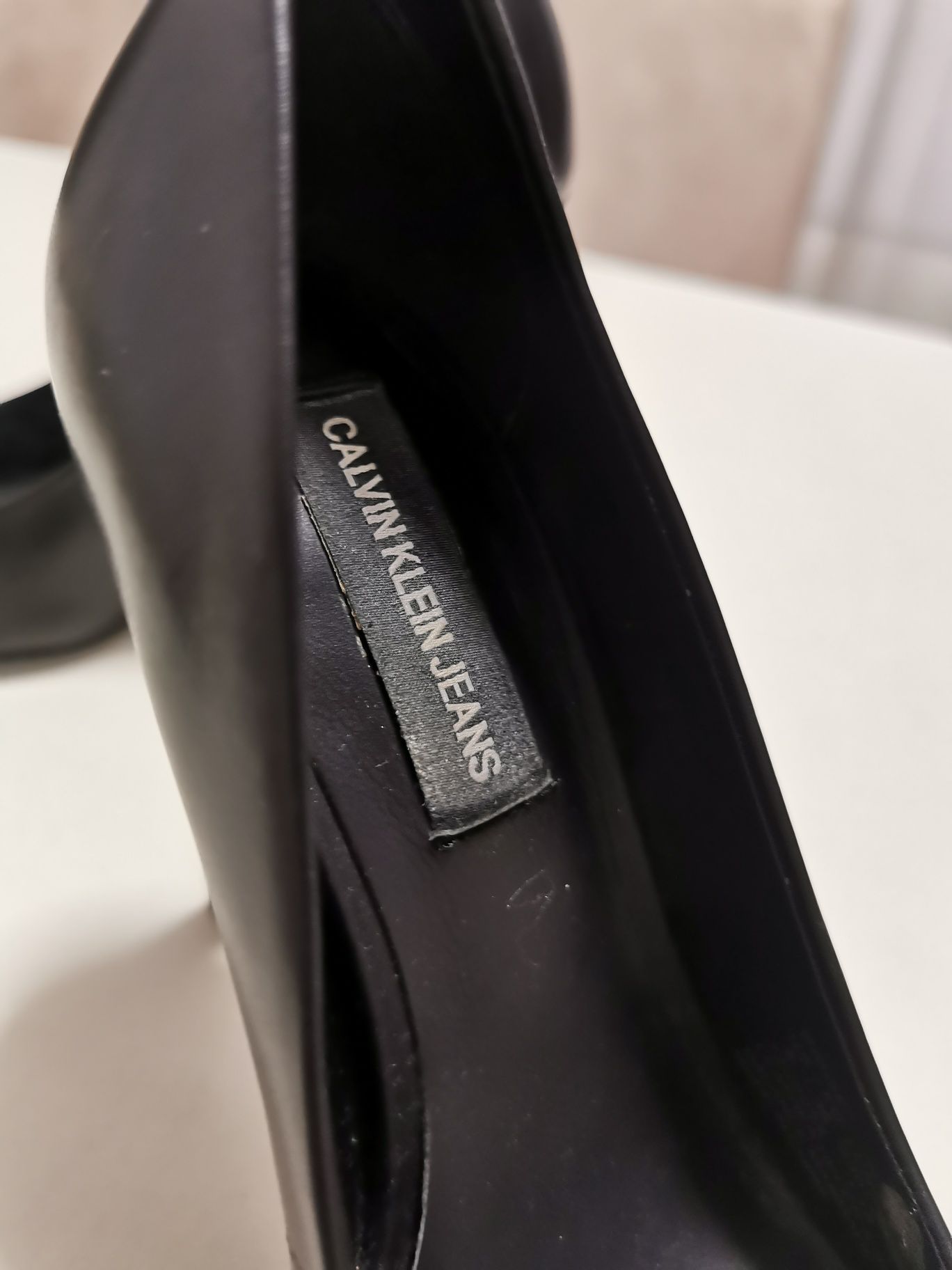 Pantofi stiletto piele 36 Calvin Klein