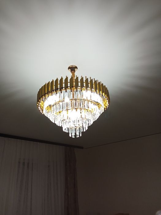 Продам люстру гостиную