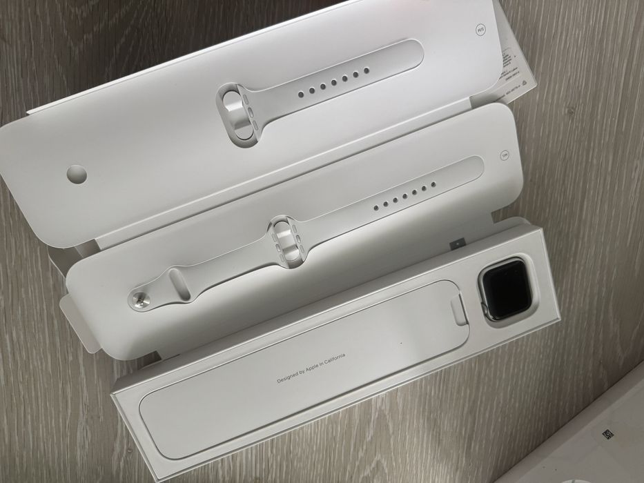 Продам Новые Apple Watch SE 40 mm