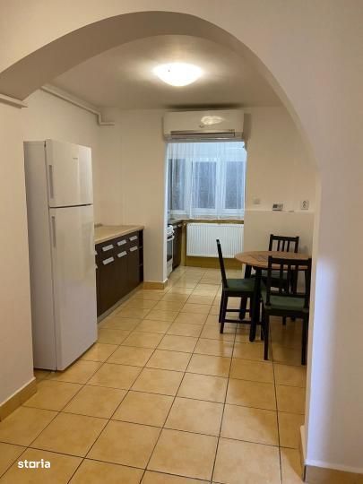 Apartament 3 camere an 1984 Centrala Proprie la 8 minute de metrou