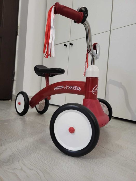 Tricicleta / Cvadriciclu FARA pedale Radio Flyer Scoot About, NOU.