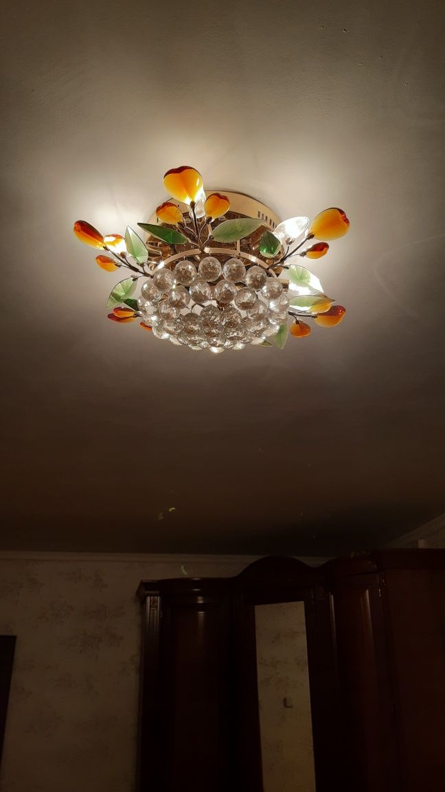 Продам люстру в зал