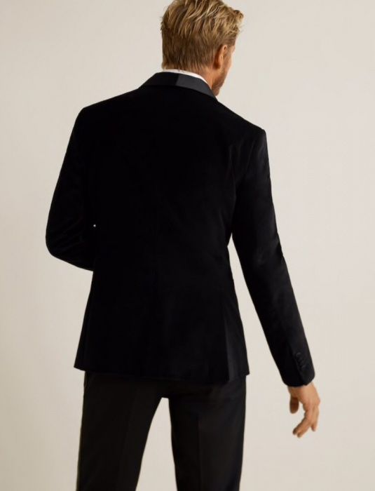 Мужской пиджак бренда MANGO