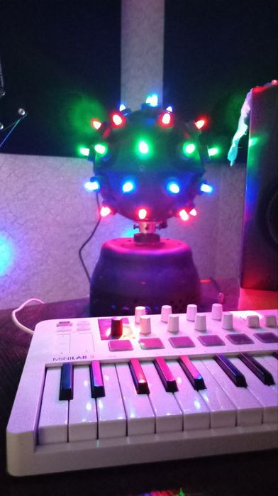 Крутящийся музыкальный шар