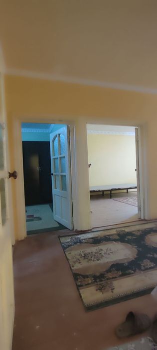 Карши 4-мкр 3 хонали 1-этаж урта катор гиштли полли уй 80 кв катта бал