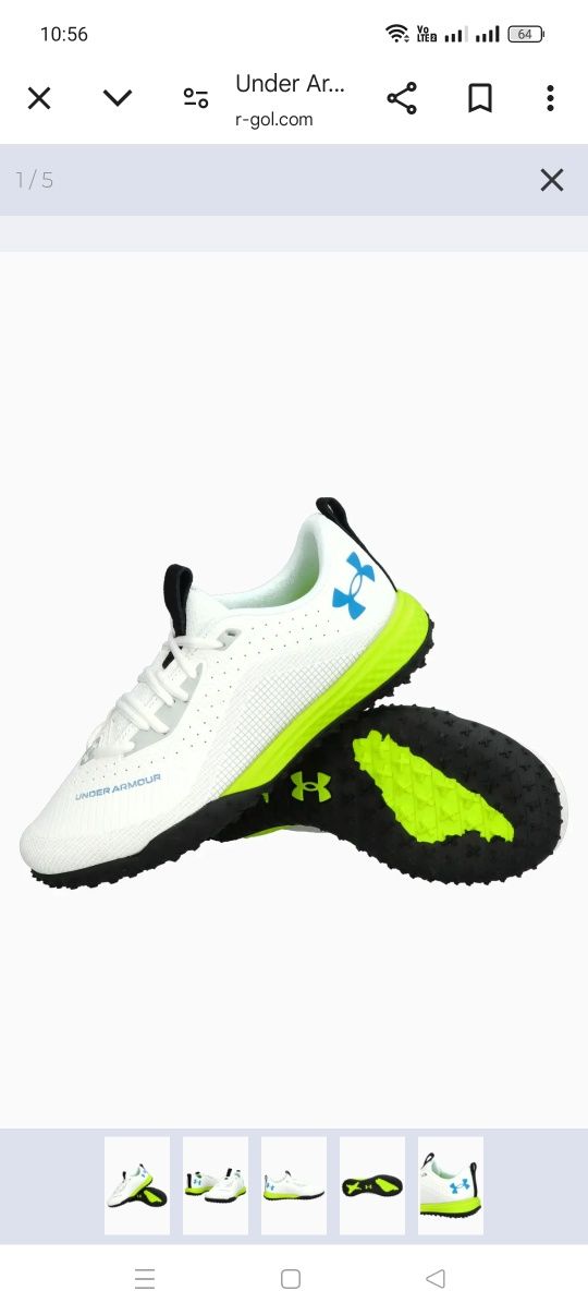 Adidași fotbal teren sintetic.