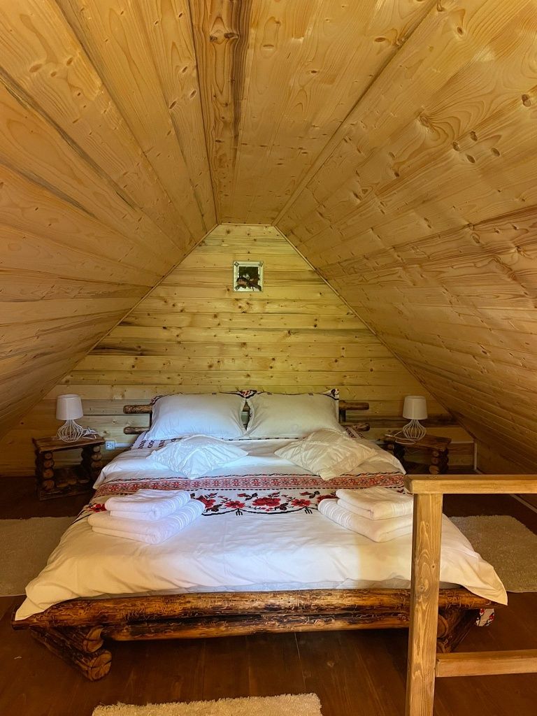 De închiriat "Cabana la Lulu" cu ciubăr,lac și foișor închis