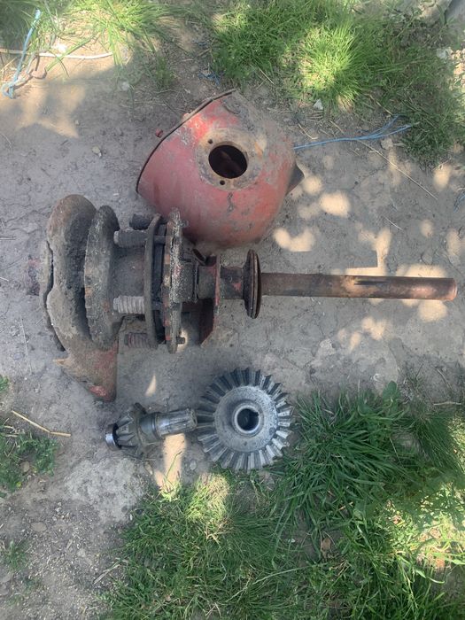 Vând ax cu pinioane si cu ambreiaj balotiera l sgorbati super 181